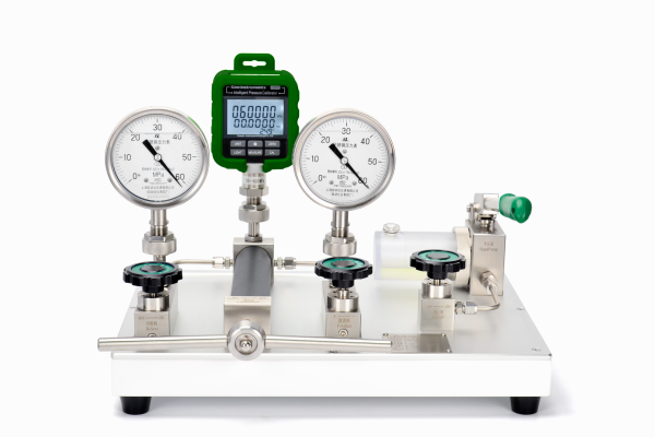 HS710A Hydraulic Comparator