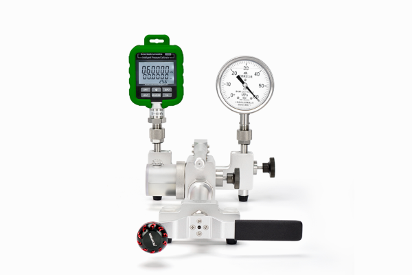 HS705 Hydraulic Comparator