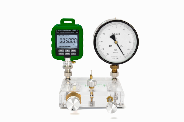 HS700 Vacuum Comparator