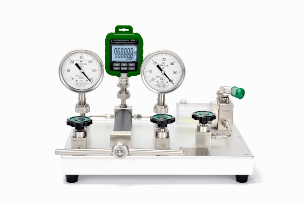 HS710 Hydraulic Comparator