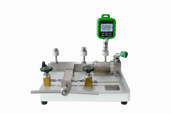 HS706 Hydraulic Comparator