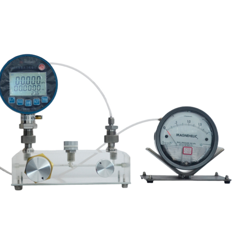 HS700 Vacuum Comparator