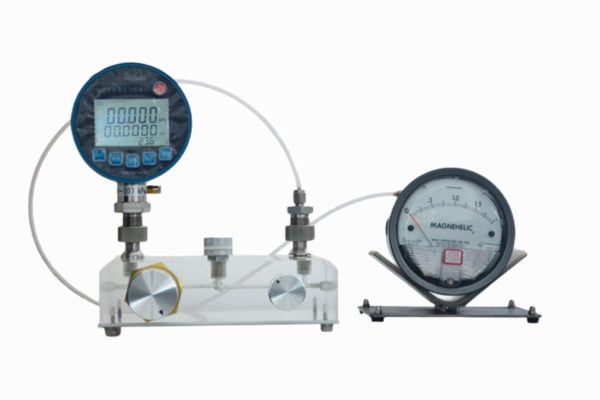 HS700 Vacuum Comparator