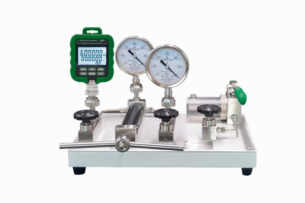 HS710 Hydraulic Comparator